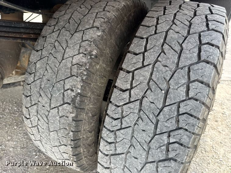 image for item EN4570 2019 Ford F350 Super Duty XL SuperCab flatbed pickup truck