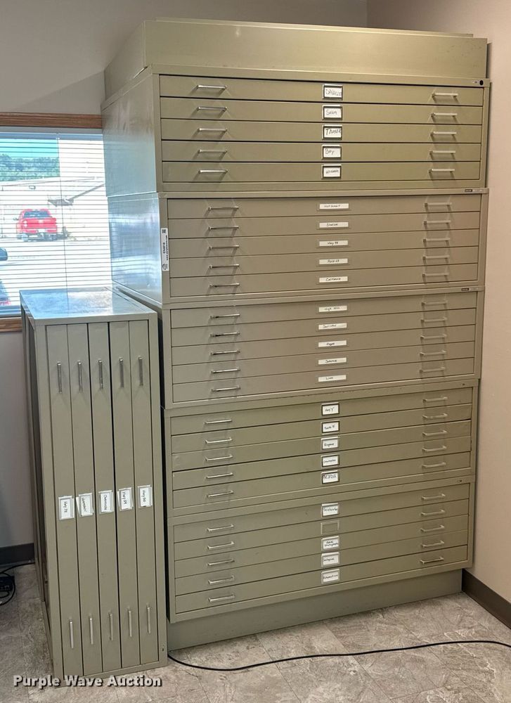 image for item EN4618 (6) file cabinets