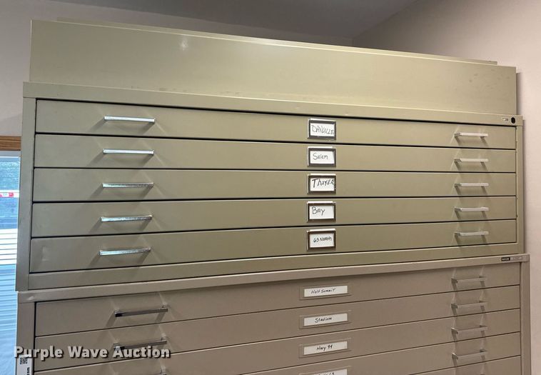 image for item EN4618 (6) file cabinets