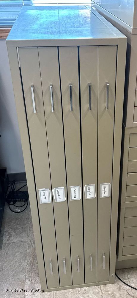 image for item EN4618 (6) file cabinets