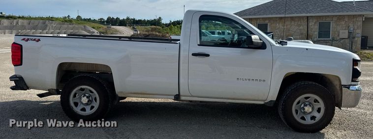 image for item EN4619 2018 Chevrolet Silverado 1500 pickup truck