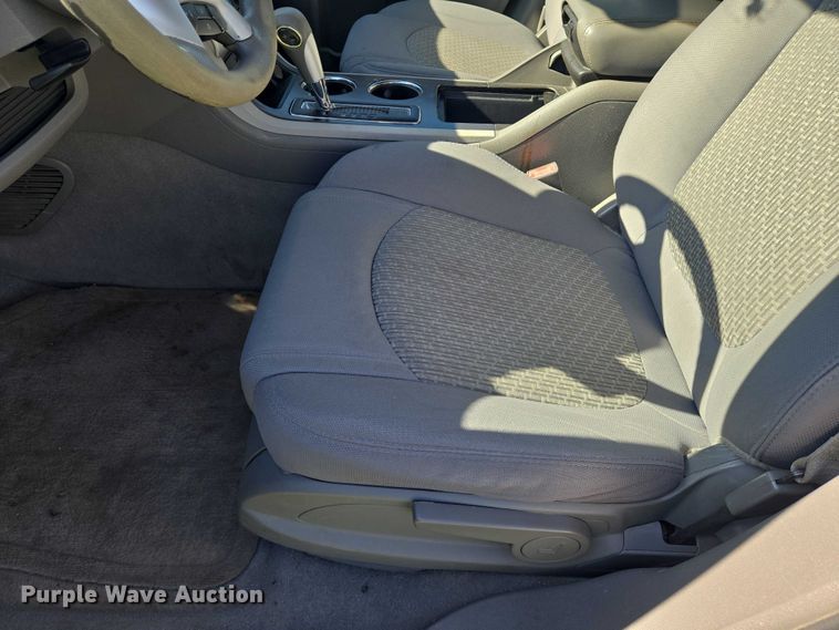 image for item EN8201 2012 Chevrolet Traverse LS SUV