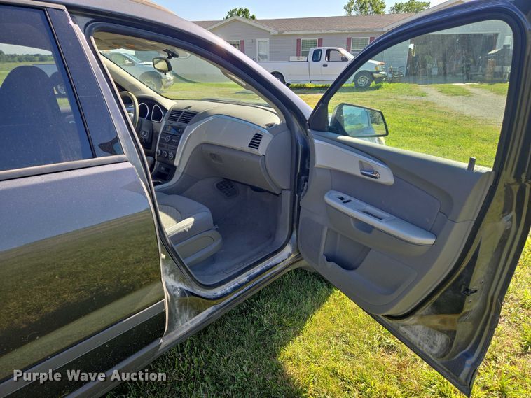 image for item EN8201 2012 Chevrolet Traverse LS SUV