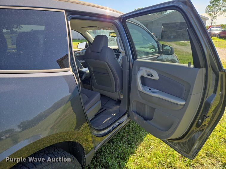 image for item EN8201 2012 Chevrolet Traverse LS SUV