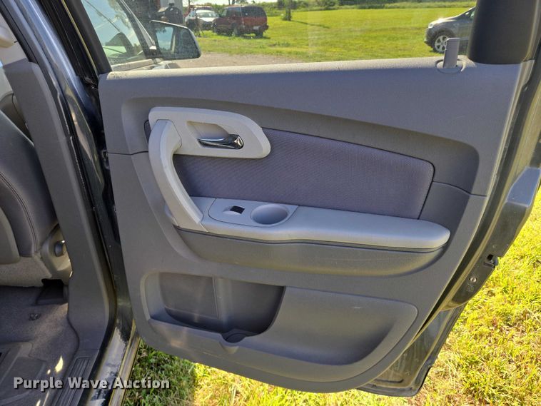 image for item EN8201 2012 Chevrolet Traverse LS SUV