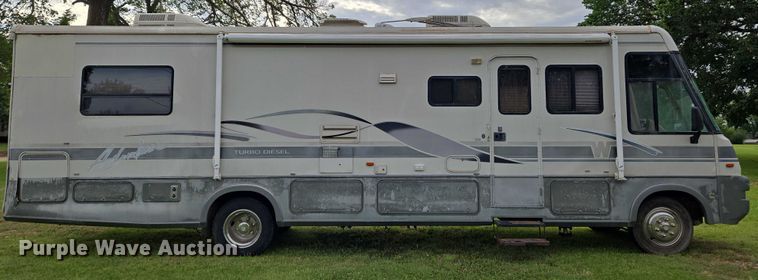 image for item EN8203 1996 Freightliner RV