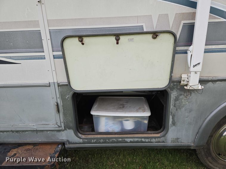 image for item EN8203 1996 Freightliner RV