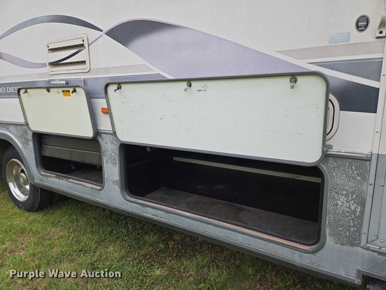 image for item EN8203 1996 Freightliner RV