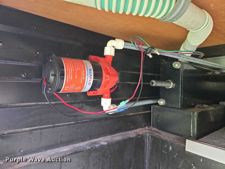 image for item EN8203 1996 Freightliner RV