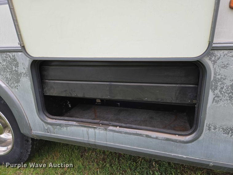 image for item EN8203 1996 Freightliner RV