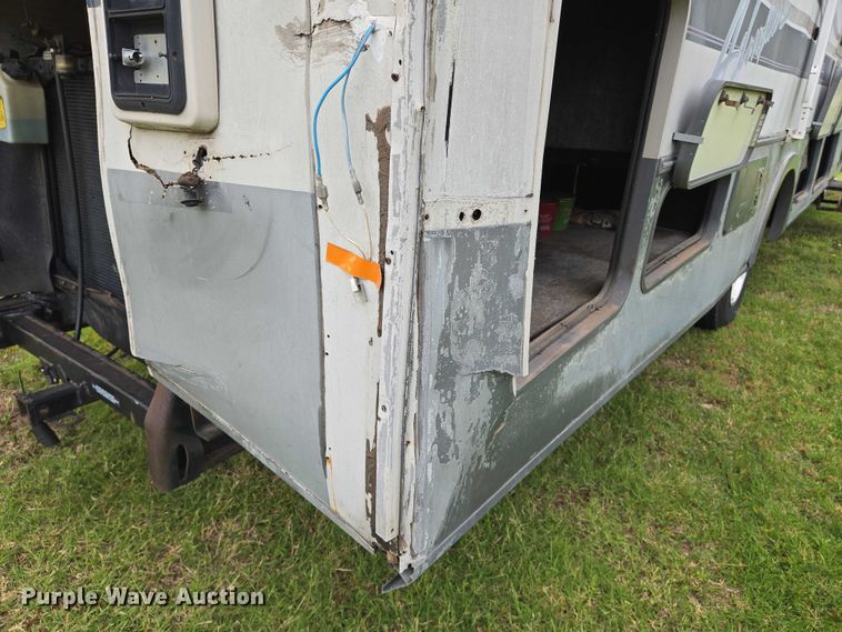 image for item EN8203 1996 Freightliner RV