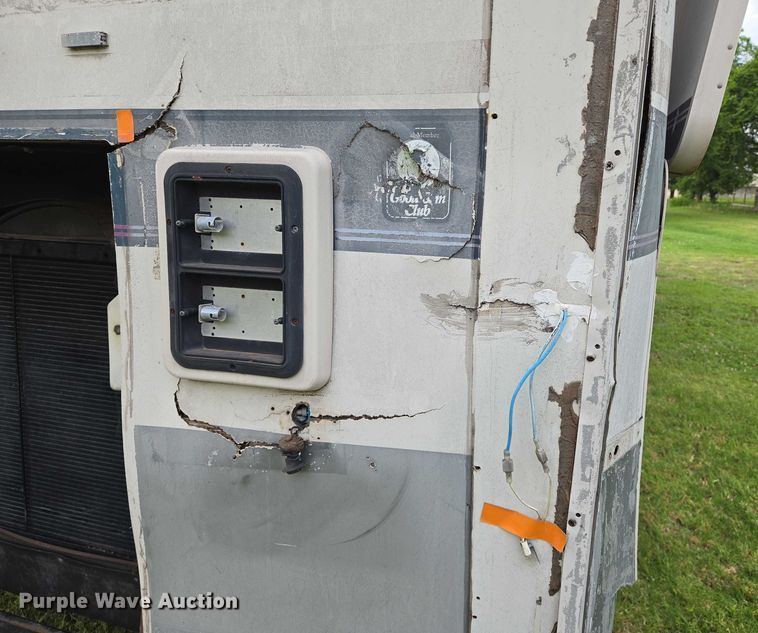 image for item EN8203 1996 Freightliner RV