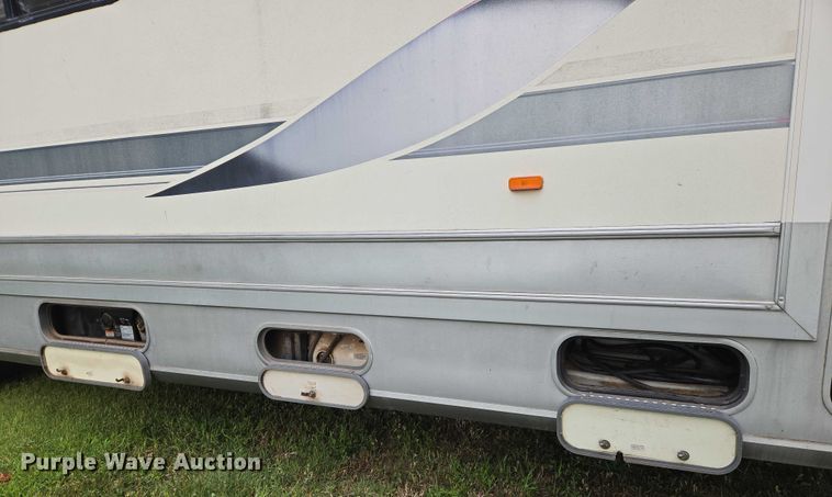 image for item EN8203 1996 Freightliner RV