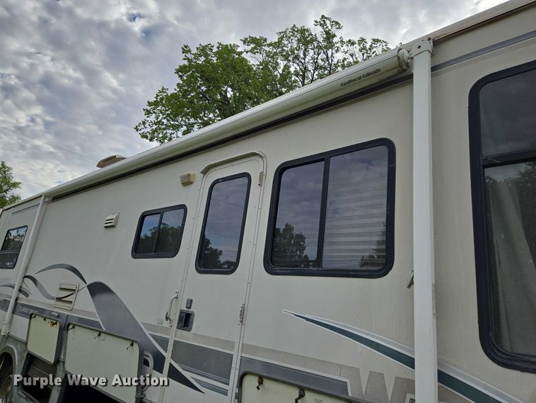 image for item EN8203 1996 Freightliner RV