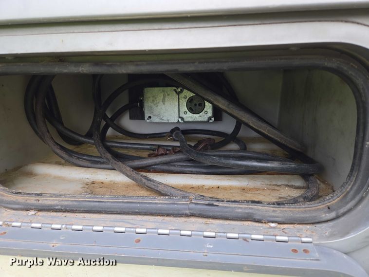 image for item EN8203 1996 Freightliner RV