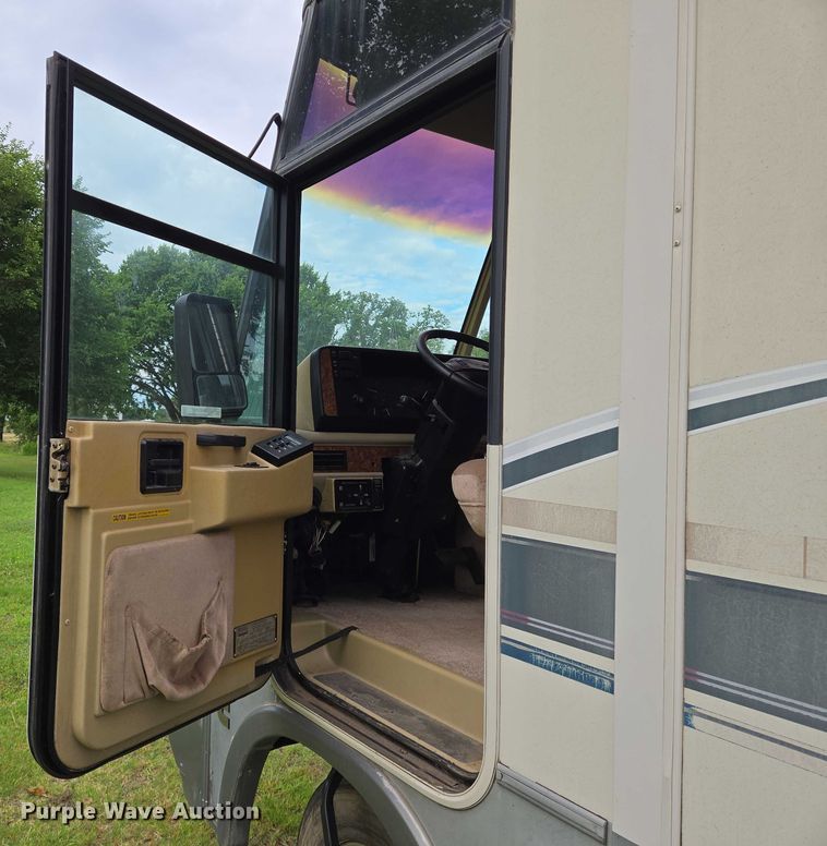 image for item EN8203 1996 Freightliner RV