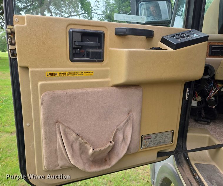 image for item EN8203 1996 Freightliner RV