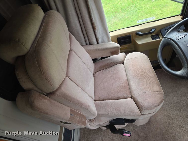 image for item EN8203 1996 Freightliner RV