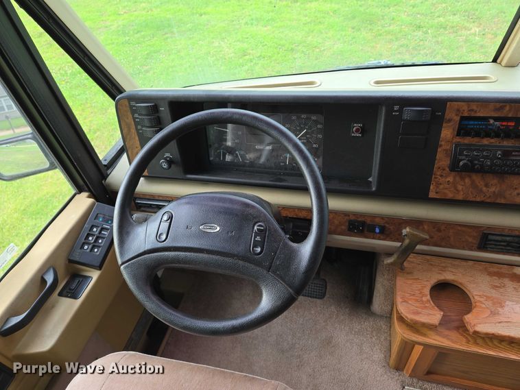 image for item EN8203 1996 Freightliner RV