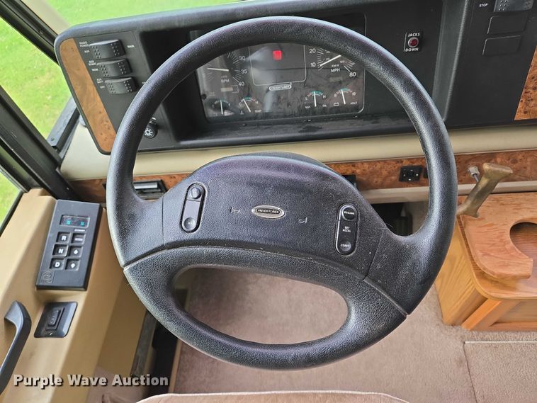 image for item EN8203 1996 Freightliner RV