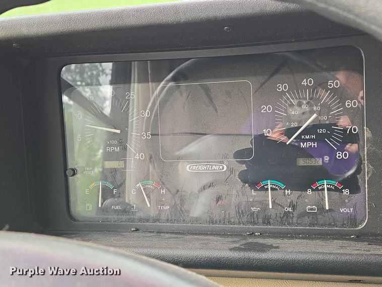 image for item EN8203 1996 Freightliner RV