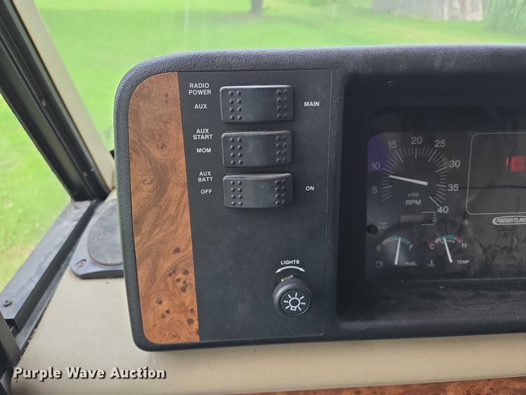 image for item EN8203 1996 Freightliner RV