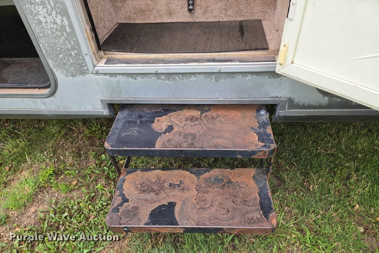 image for item EN8203 1996 Freightliner RV