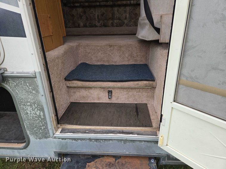 image for item EN8203 1996 Freightliner RV