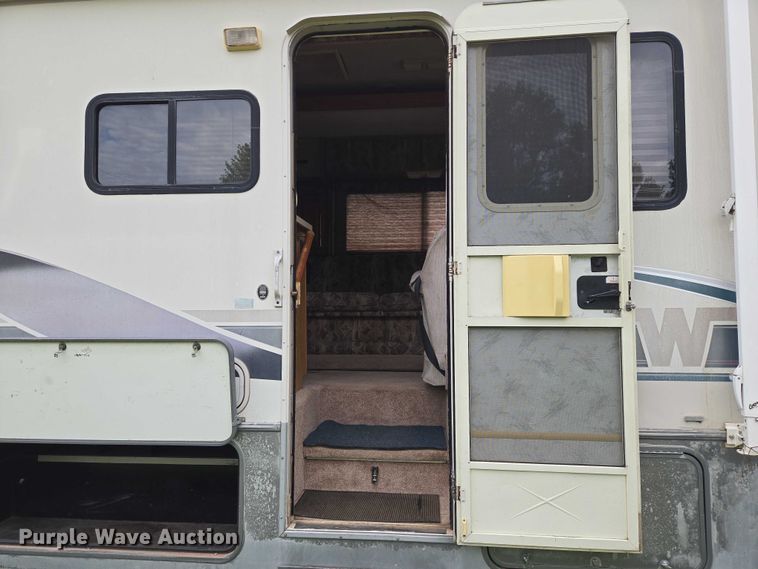 image for item EN8203 1996 Freightliner RV