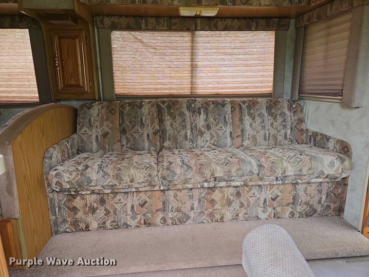 image for item EN8203 1996 Freightliner RV