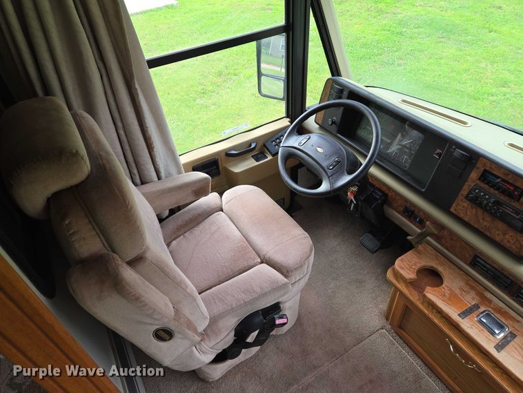 image for item EN8203 1996 Freightliner RV