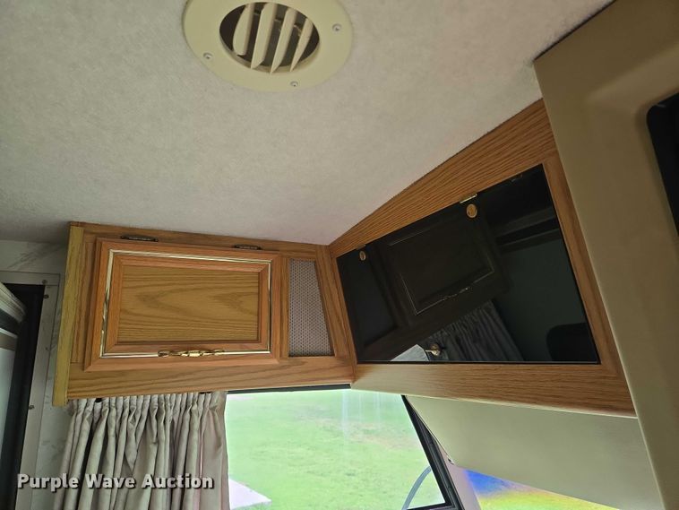 image for item EN8203 1996 Freightliner RV