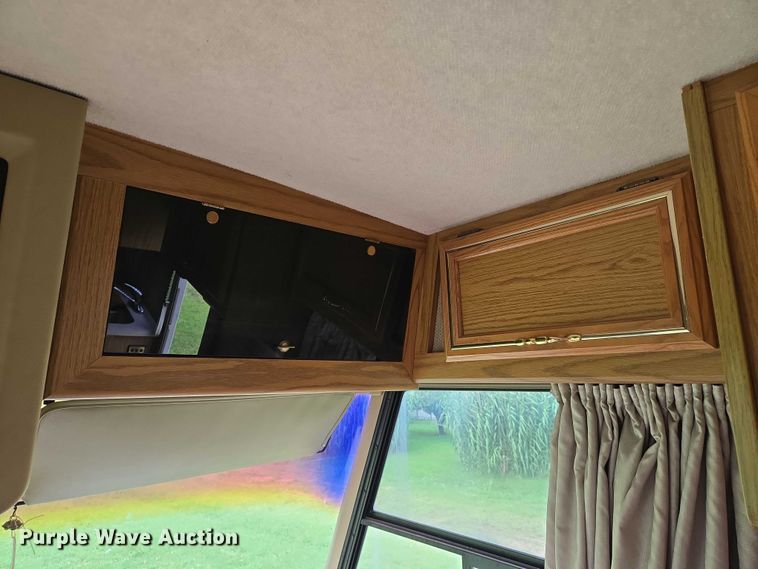 image for item EN8203 1996 Freightliner RV