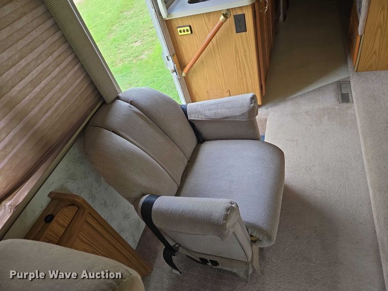 image for item EN8203 1996 Freightliner RV