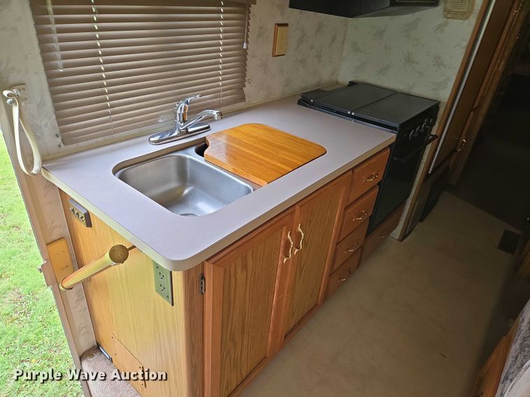 image for item EN8203 1996 Freightliner RV