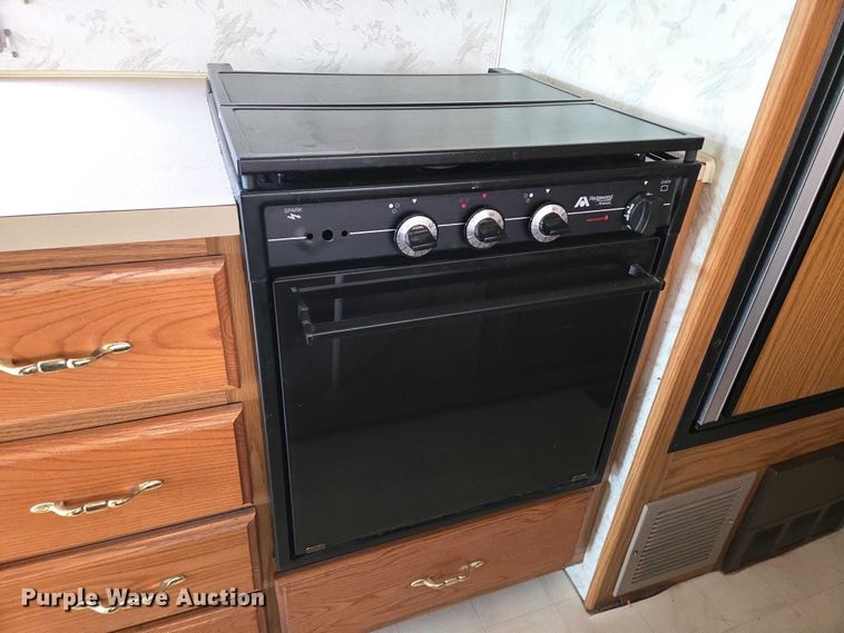 image for item EN8203 1996 Freightliner RV