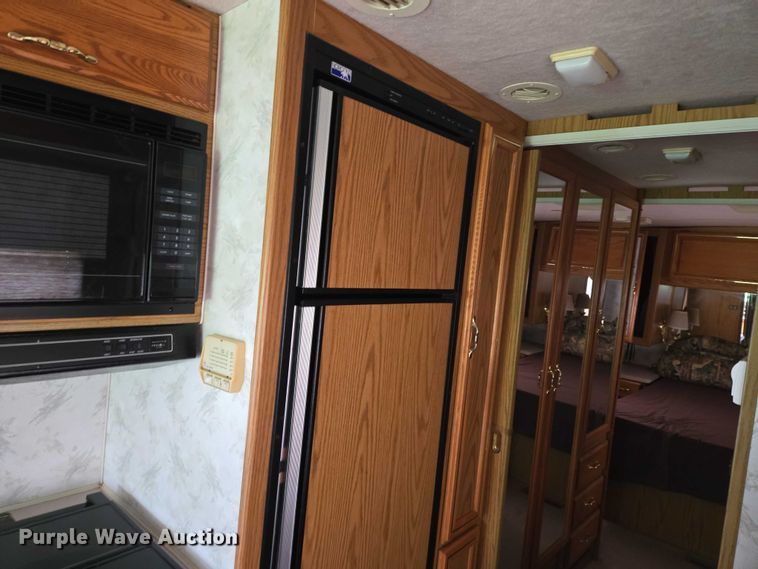 image for item EN8203 1996 Freightliner RV