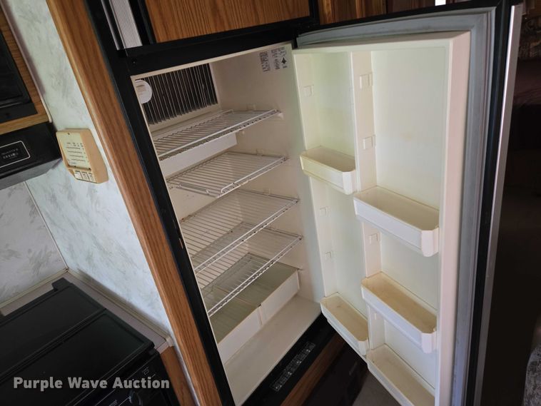 image for item EN8203 1996 Freightliner RV