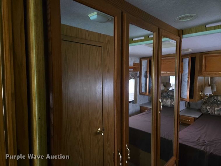 image for item EN8203 1996 Freightliner RV