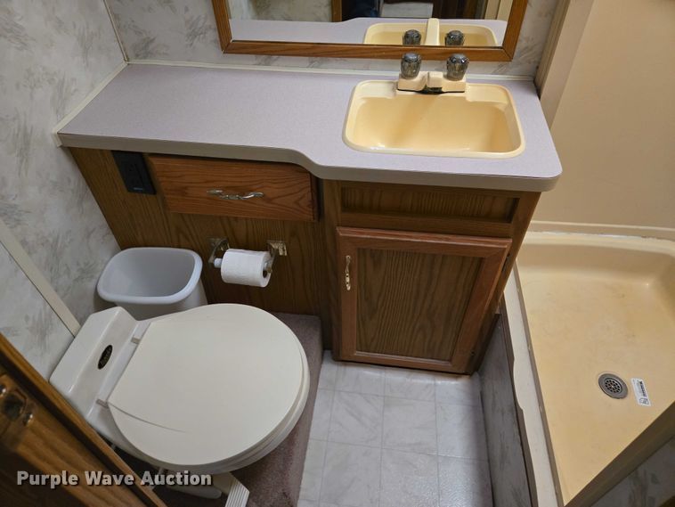 image for item EN8203 1996 Freightliner RV