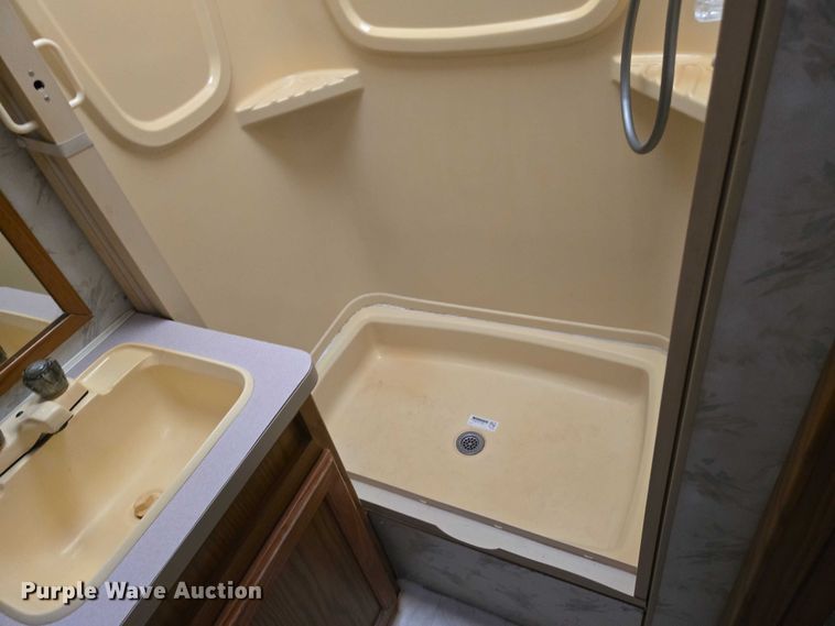 image for item EN8203 1996 Freightliner RV