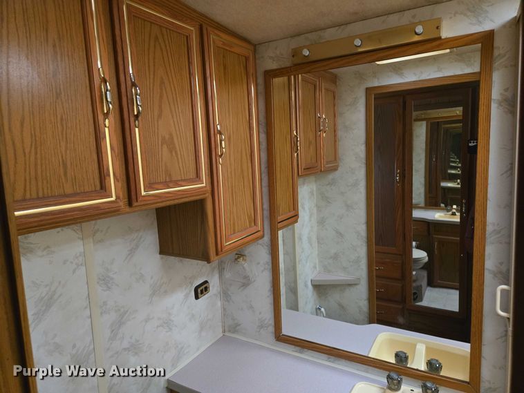 image for item EN8203 1996 Freightliner RV