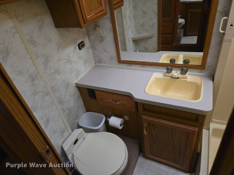 image for item EN8203 1996 Freightliner RV