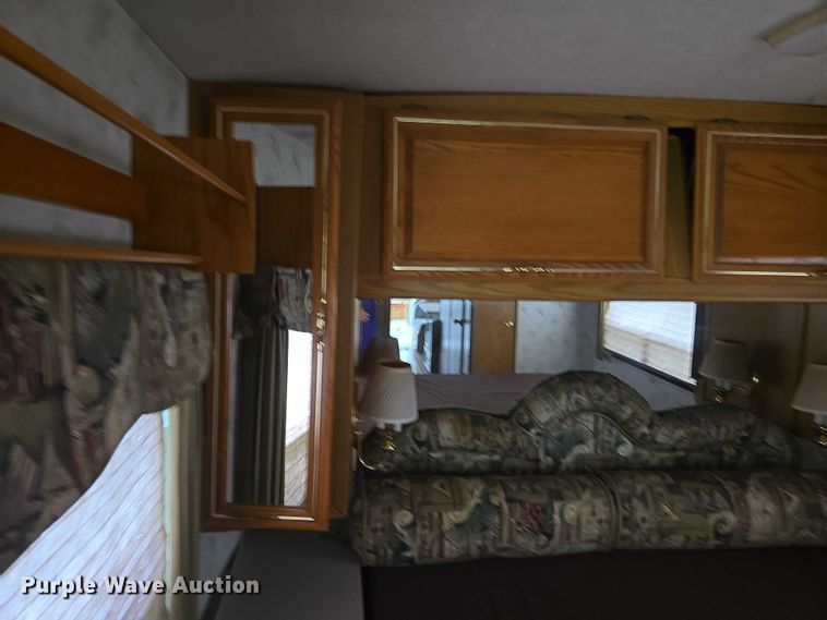 image for item EN8203 1996 Freightliner RV