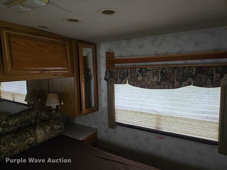 image for item EN8203 1996 Freightliner RV