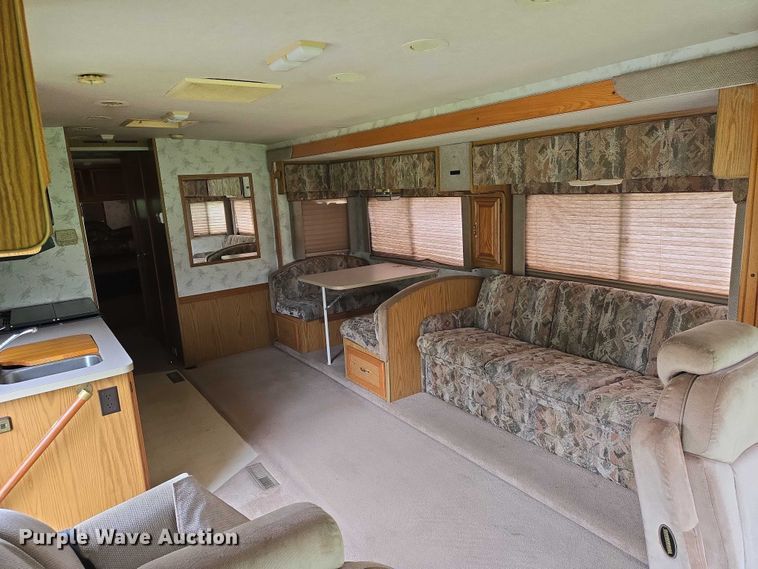 image for item EN8203 1996 Freightliner RV