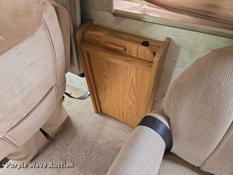 image for item EN8203 1996 Freightliner RV