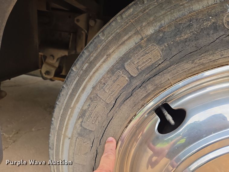 image for item EN8203 1996 Freightliner RV