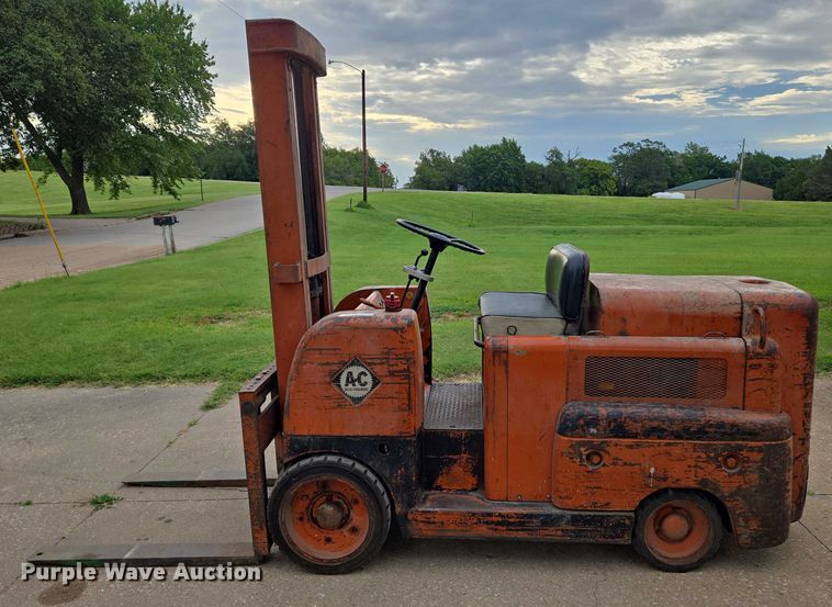 image for item EN8204 Allis-Chalmers FT 80 forklift