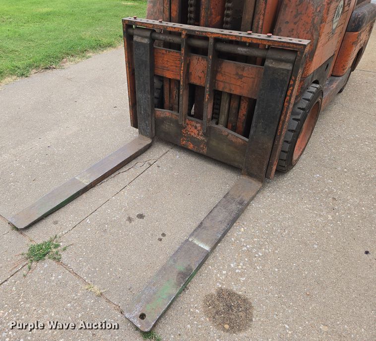 image for item EN8204 Allis-Chalmers FT 80 forklift